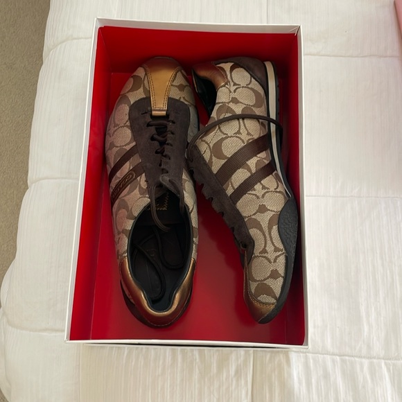 Coach ladies size 10 sneaker shoes. Very gently worn. - Picture 1 of 3